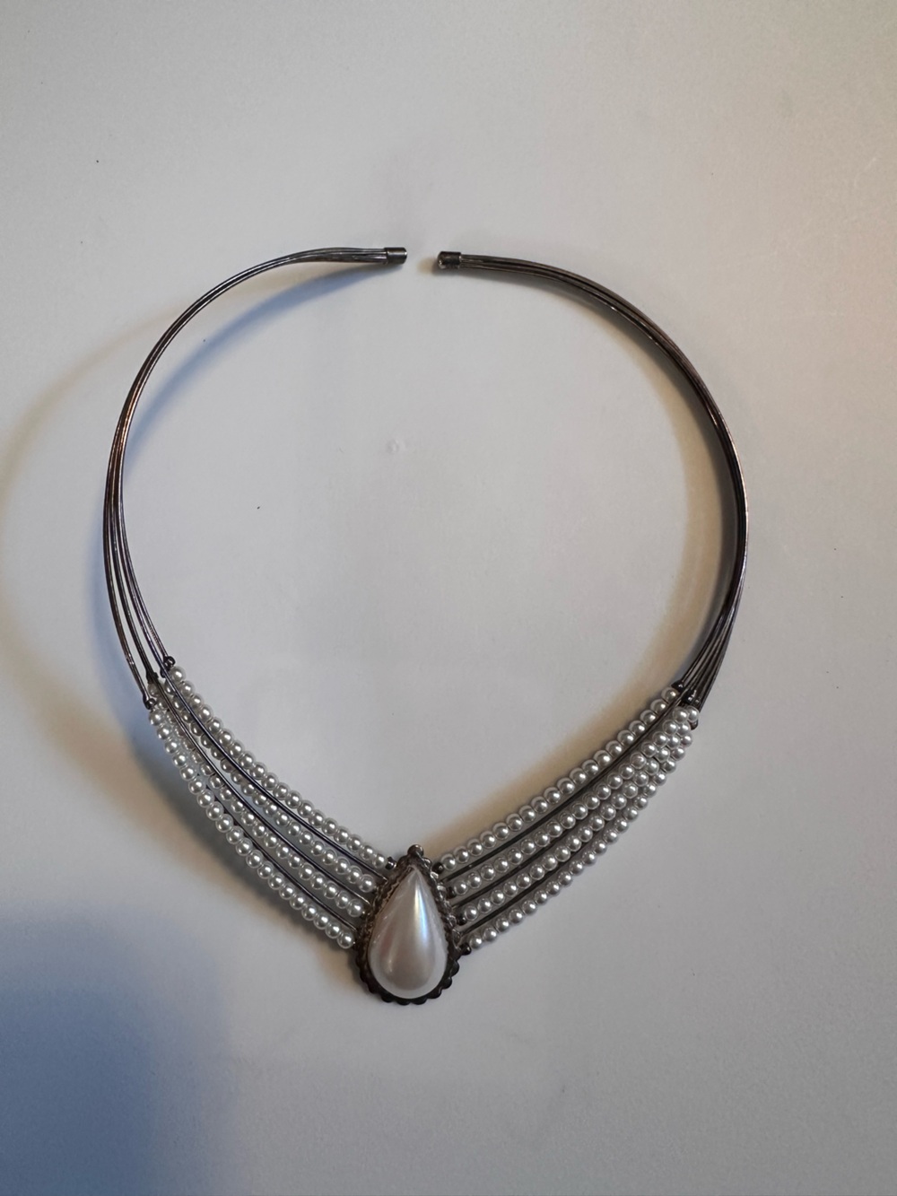 Elegant Pearl Teardrop Choker Necklace - White Pearls